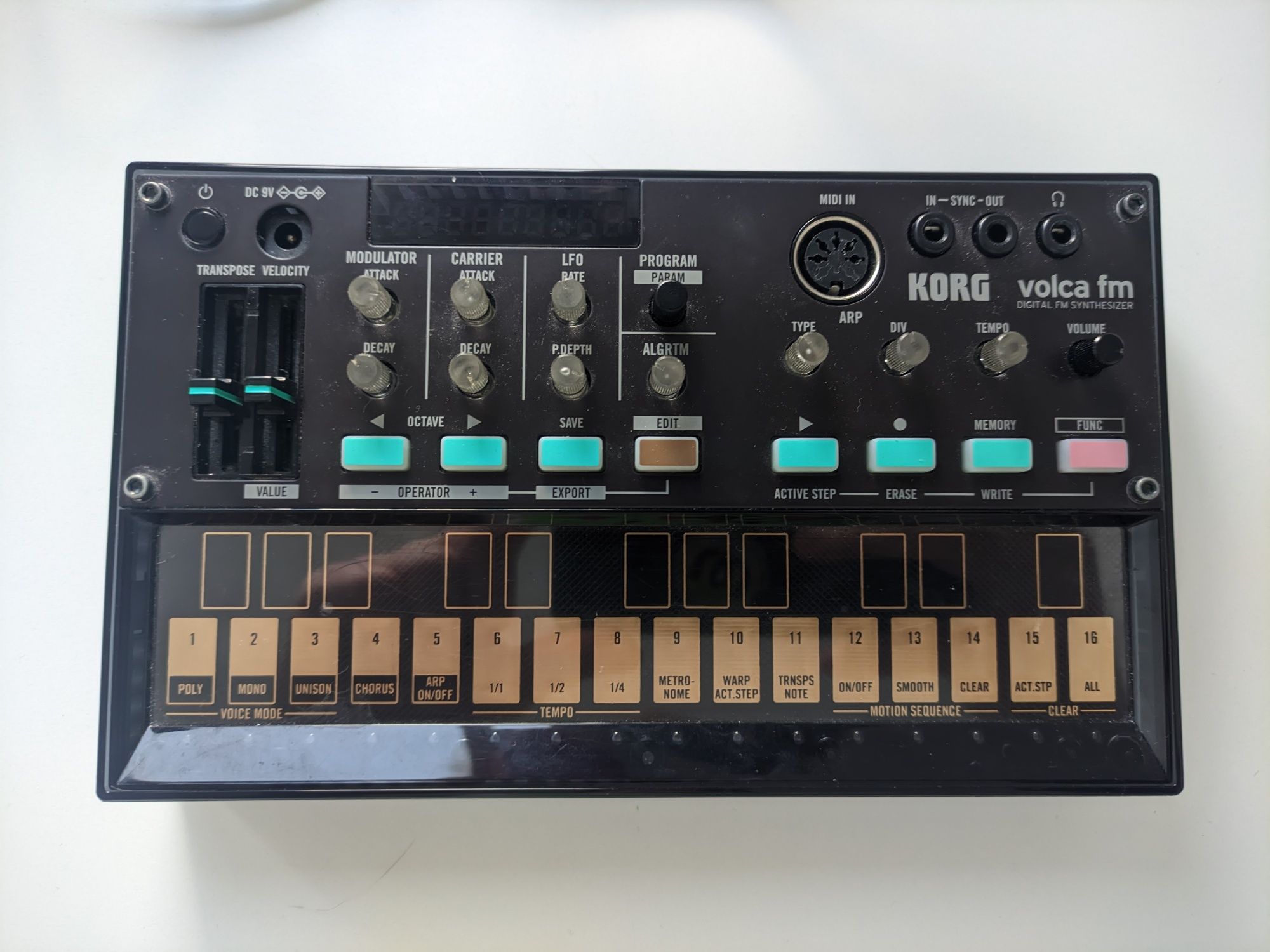 Syntezator Korg Volca FM