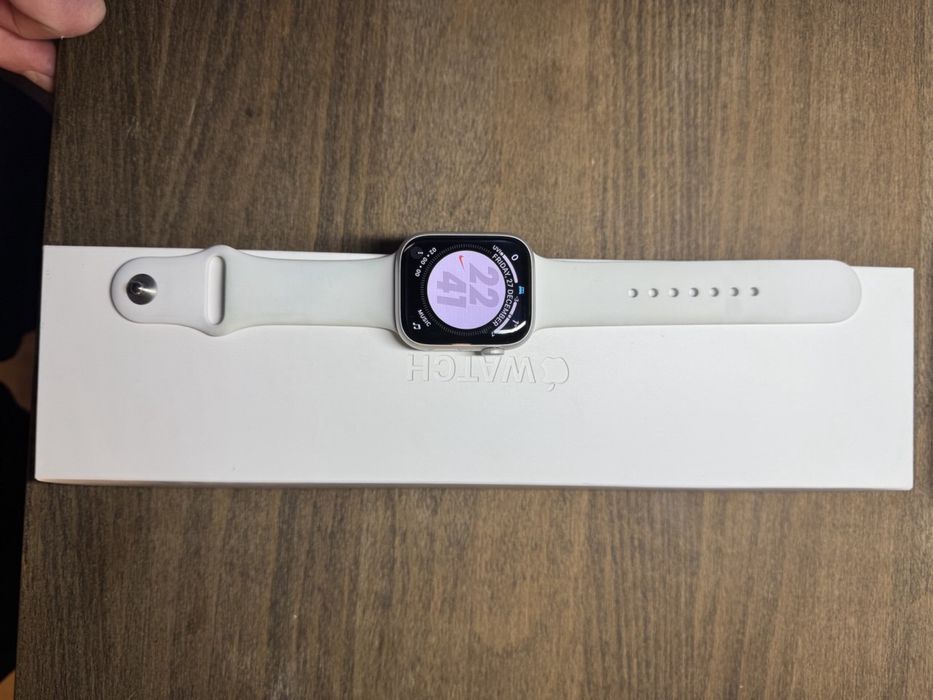 Apple watch 8 45 mm Silver