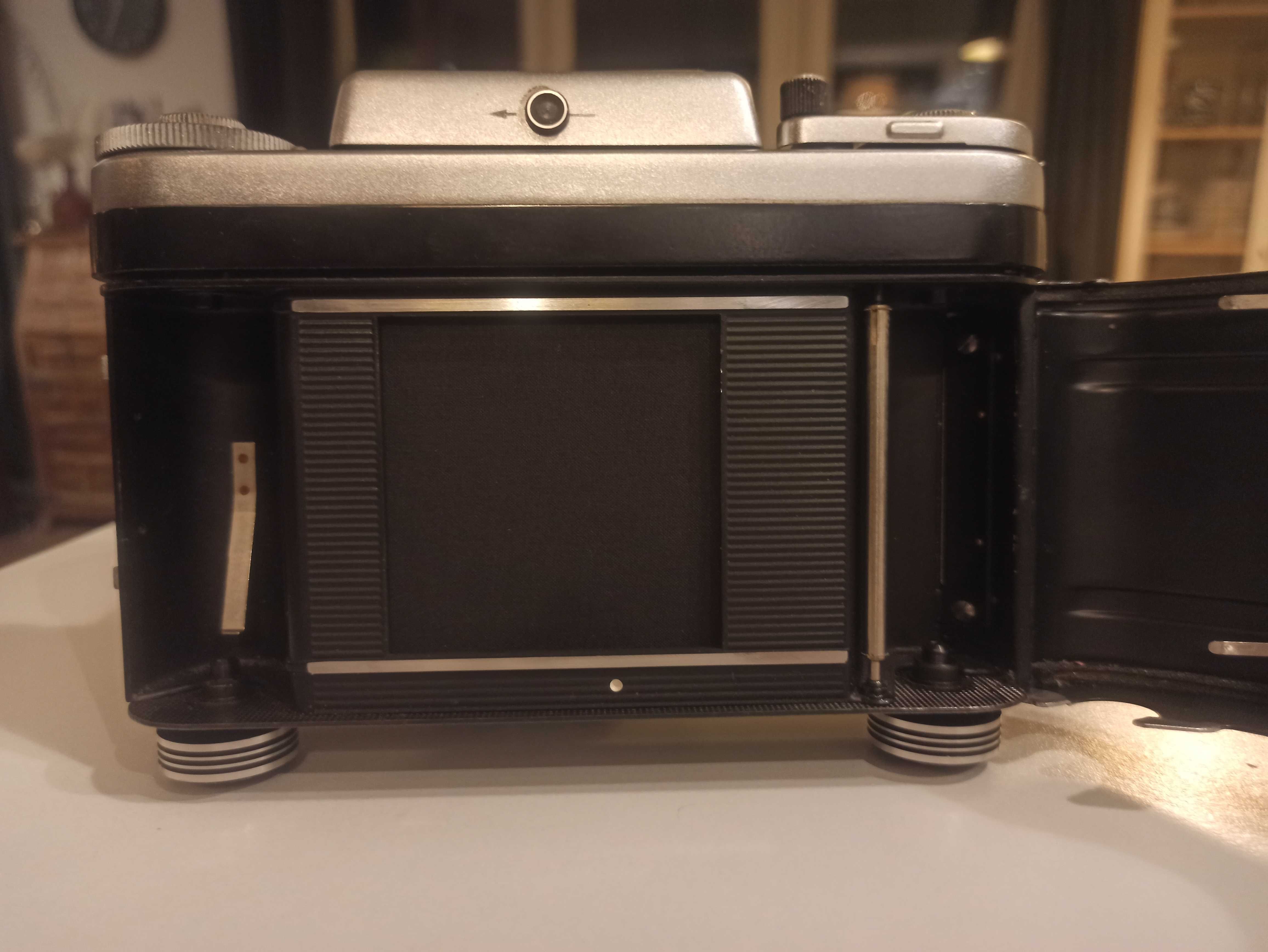 Świetny aparat Pentacon six TL z obiektywem Carl Zeiss z pokrowcem