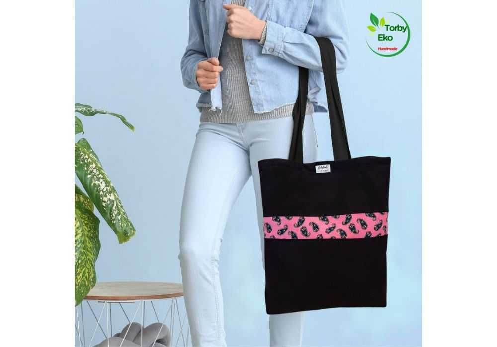 Elegancja i Komfort na Co Dzień – Torba „Navy Blue with a Pink Belt”