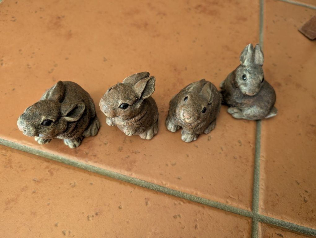 Estatuetas de coelhos