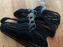 Hôma 36 cabides/cruzetas de veludo preto antiderrapante