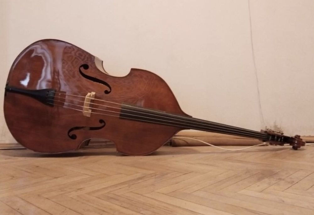 Продается контрабас
