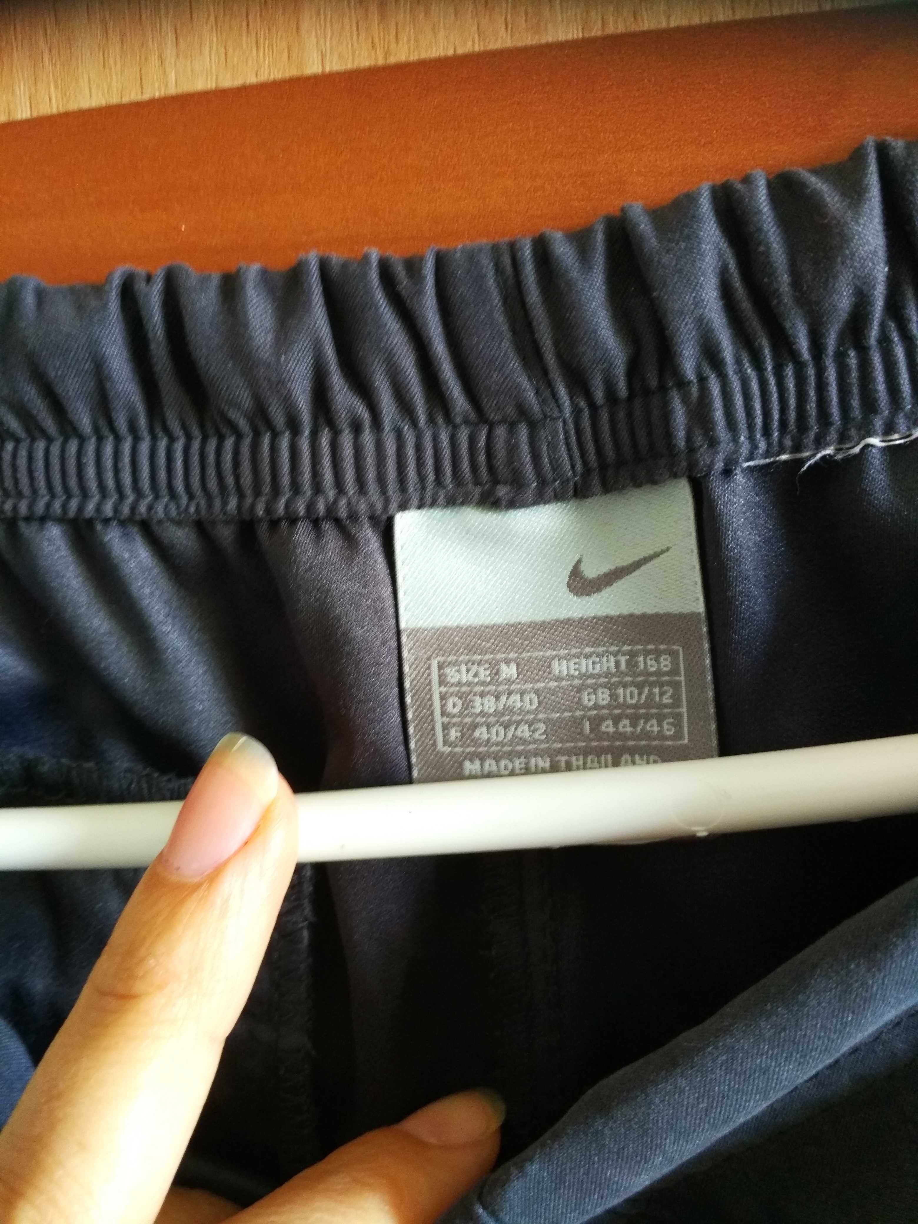 Eleganckie spodnie dresowe Nike lekkie cienkie kolor grafitowy r 38