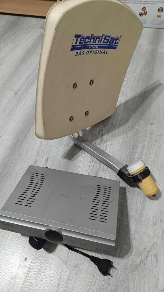 Parabólica pequena com recetor de satélite Lnb