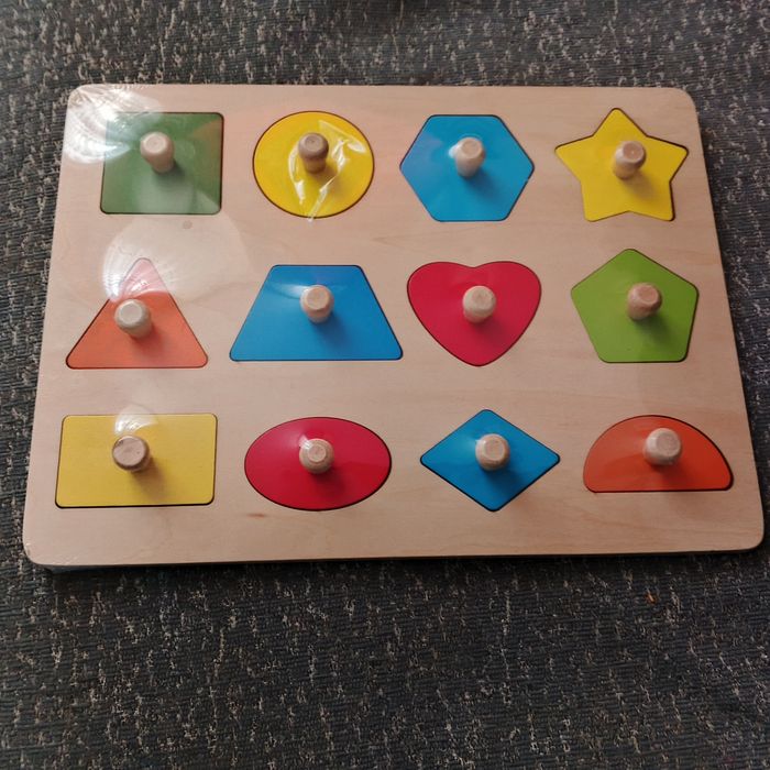 Дерев'яні розвиваючі вкладиші з фігурами