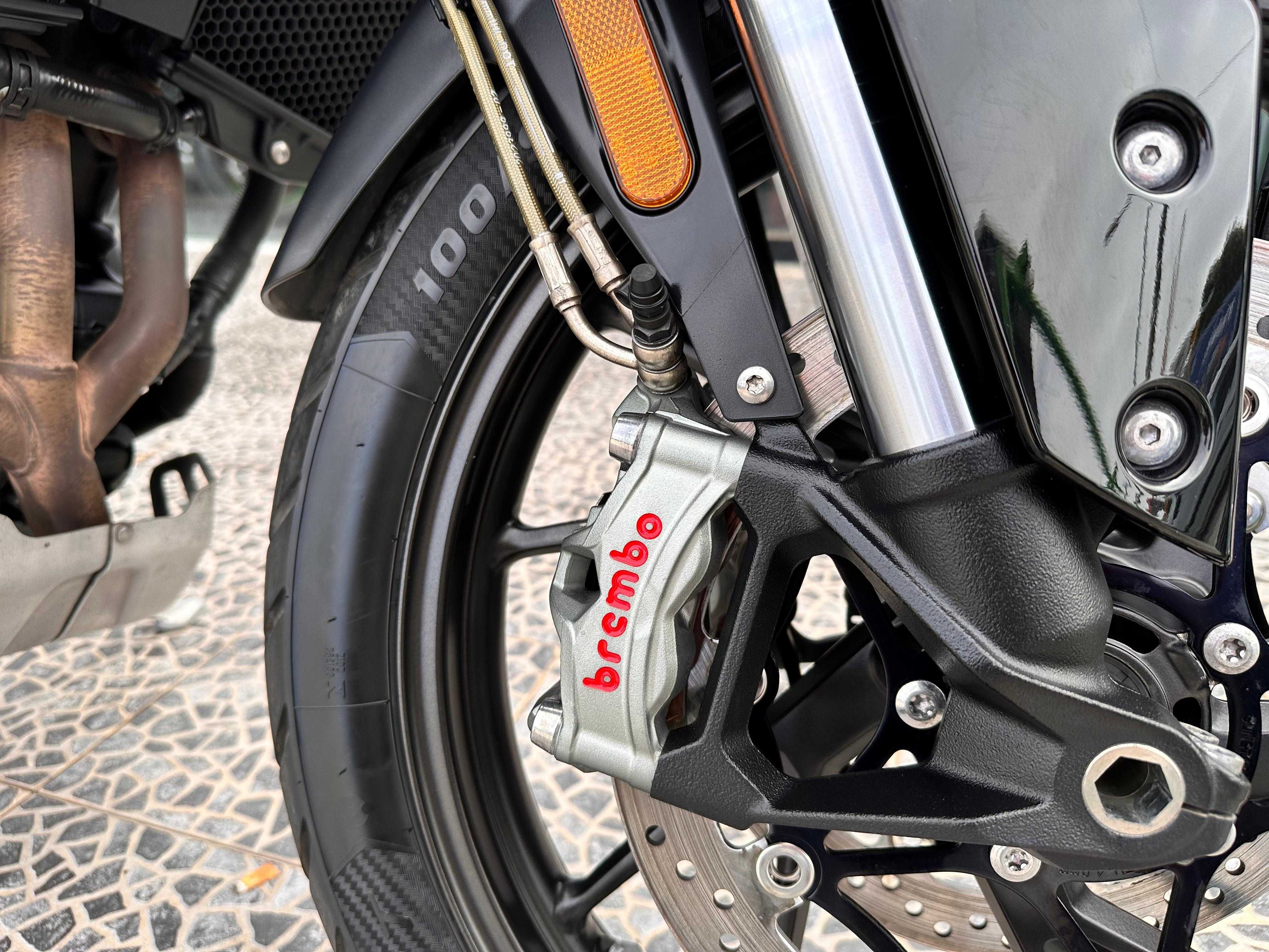Triumph tiger 900