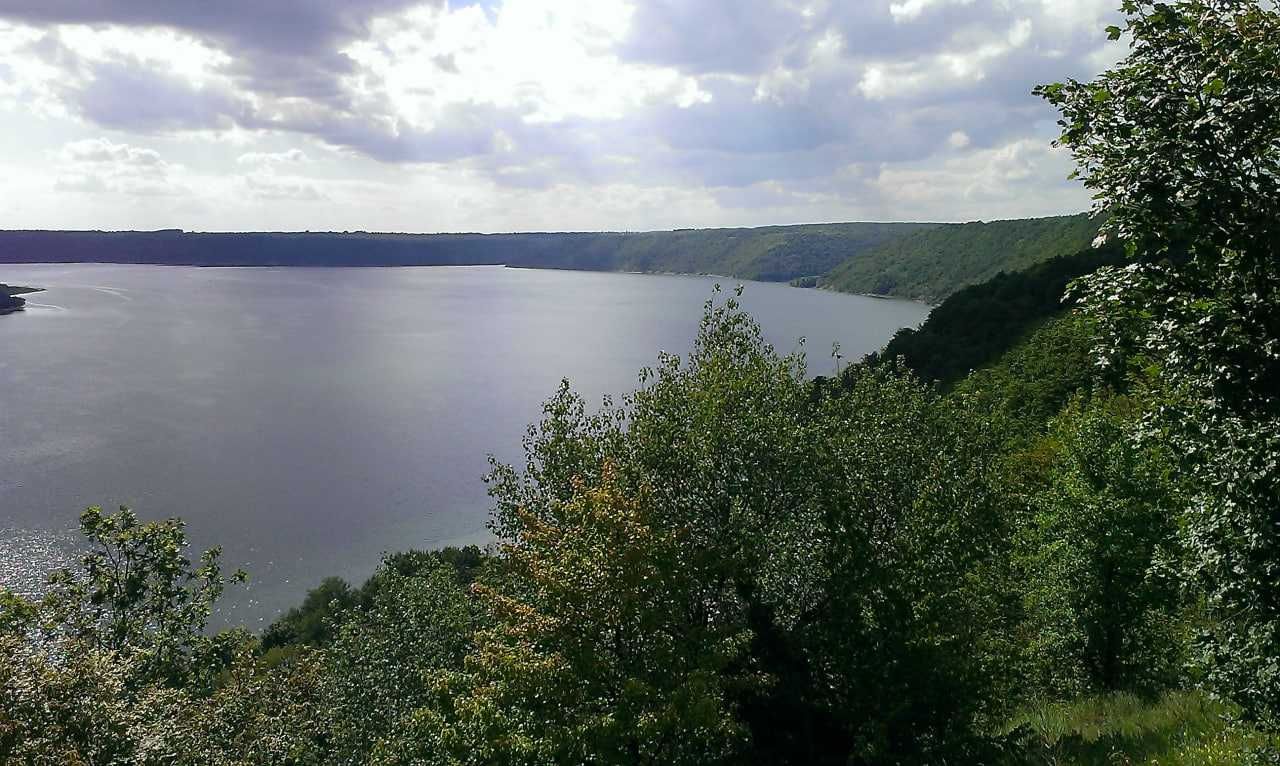 Продаж земенльної ділянки в с.Куражин на Дністрі.