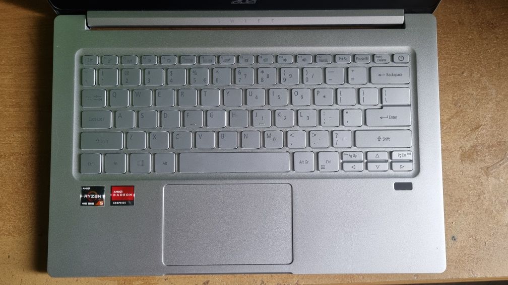 Acer Swift 3 SF314-42 / Ryzen 5 4500U / 8gb ddr4 / 1TB m.2 nvme / Etui