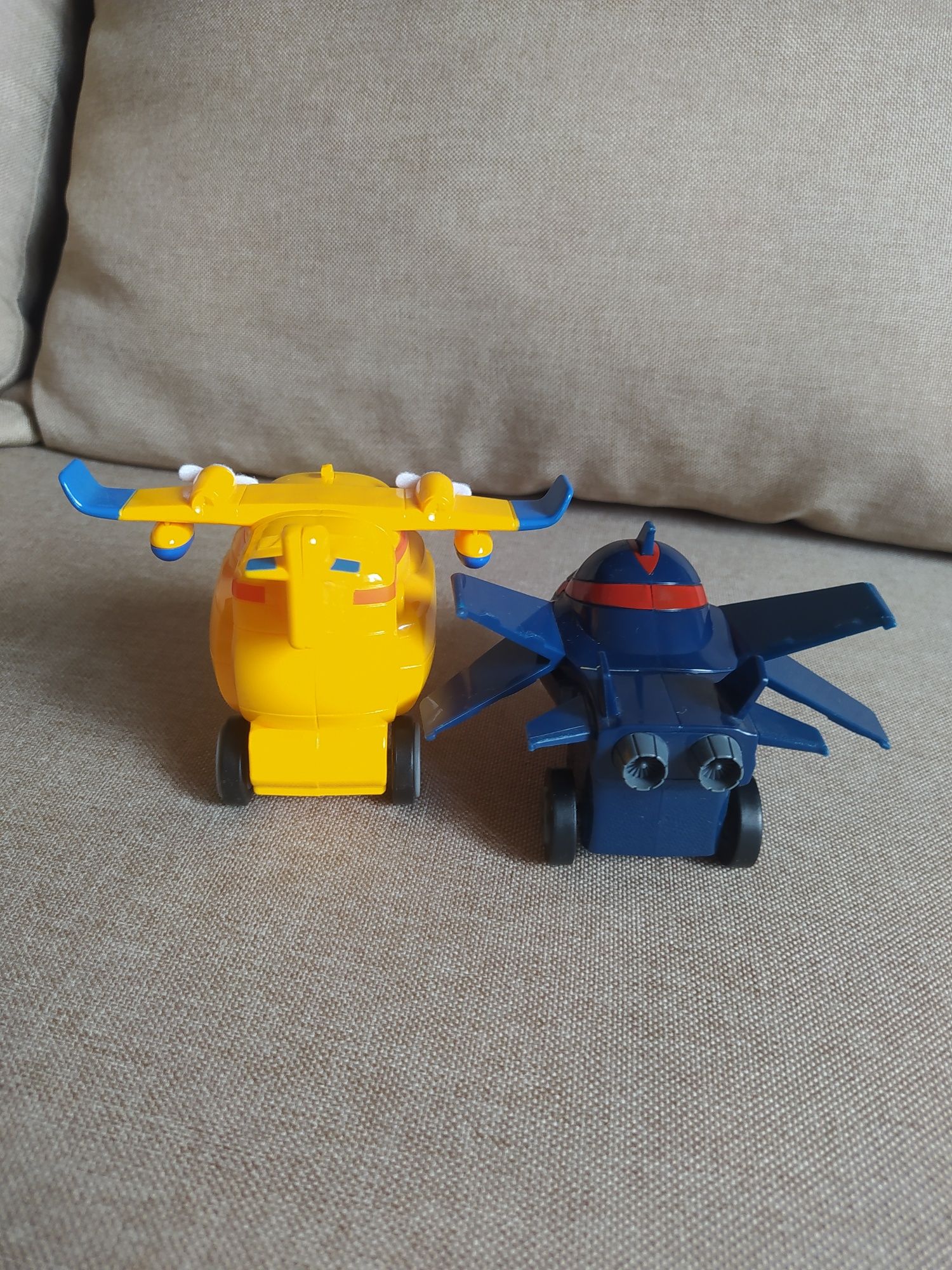 Zabawki samoloty Super Wings Śrubek i Agent Chase 2 sztuki