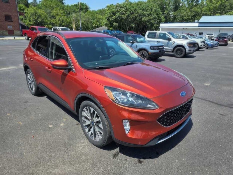 Ford Escape Hybrid Titanium      2020