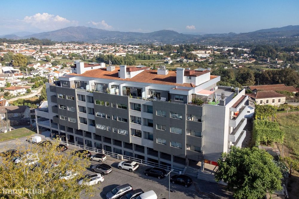 Apartamento T2 com Terraço e Garagem Fechada – Ferreiros, Amares