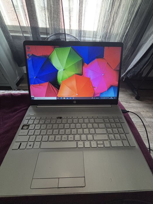 HP Laptop 15 8gb ram i3 -  7020u