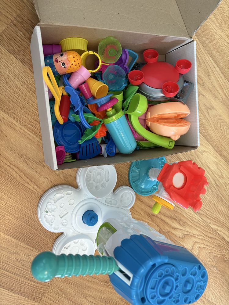 набори для ліпки PlayDoh (морозиво, перукарня)