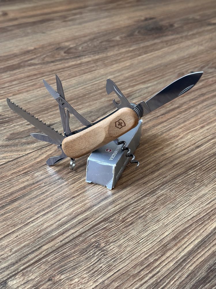 Victorinox Evowood 17 горіх multi-tool ручний інструмент