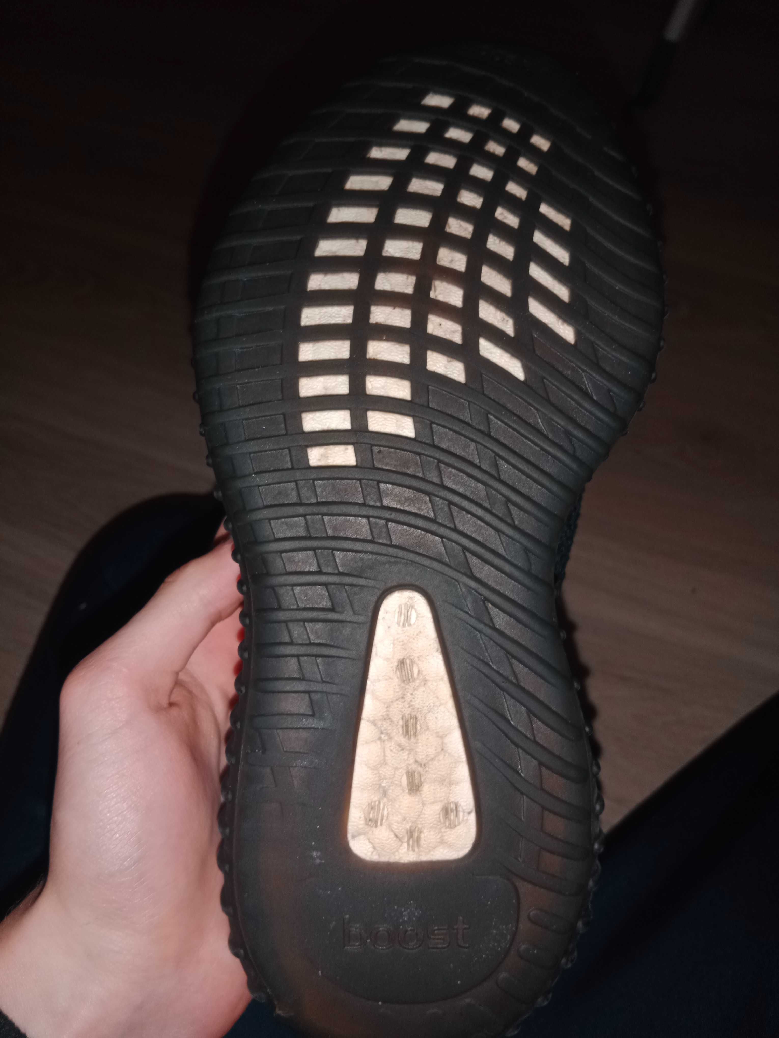 Yeezy 350 V2 Bred