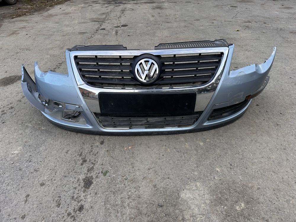 Передній бампер дефектний Фольксваген Пасат Б6 VW Passat B6 2005—2010