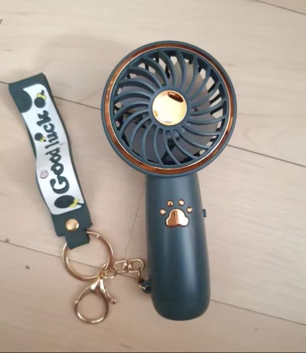 Мини вентилятор черный.