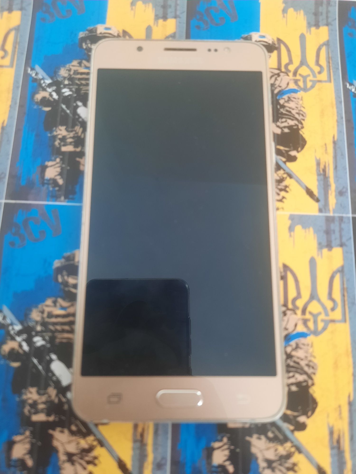 Телефон Samsung SM-J510H