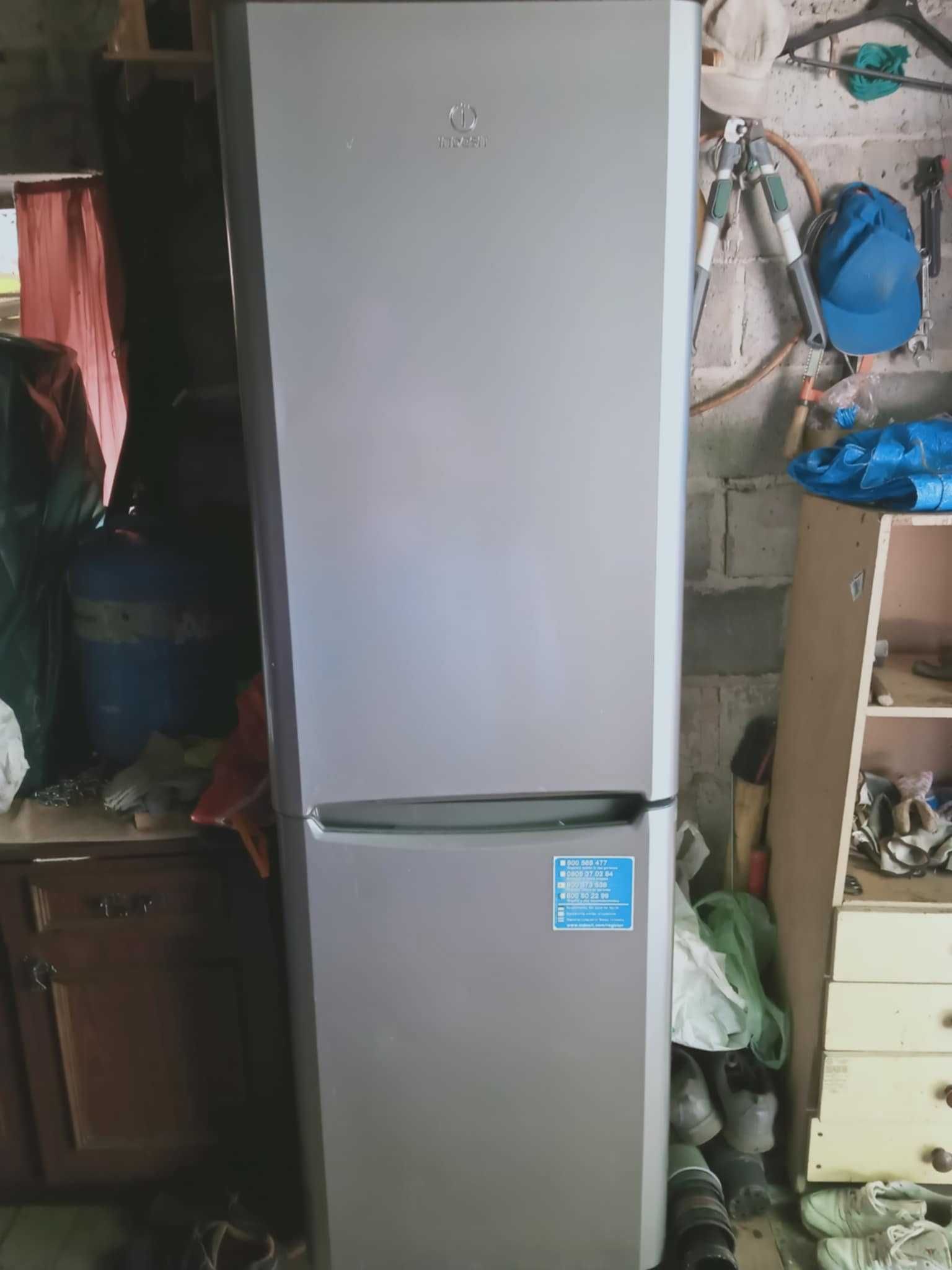 Lodówka firmy indesit