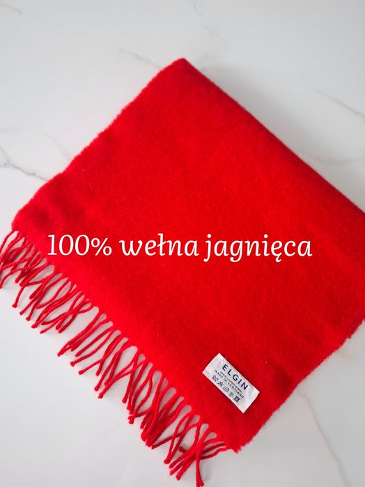 Czerwony wełniany szalik szal z wełny