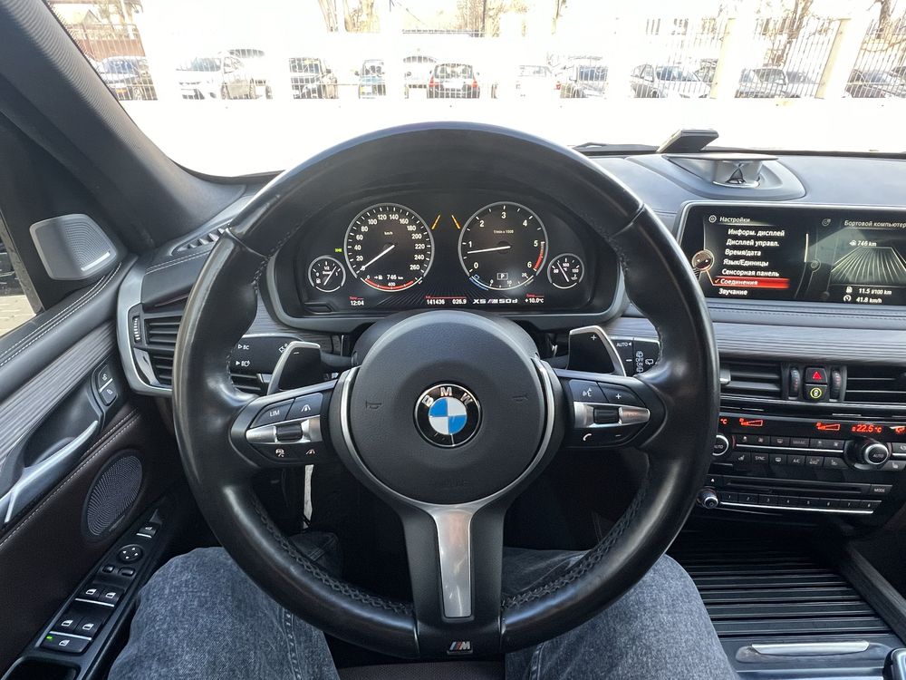 Продам BMW X5 M50D 2015