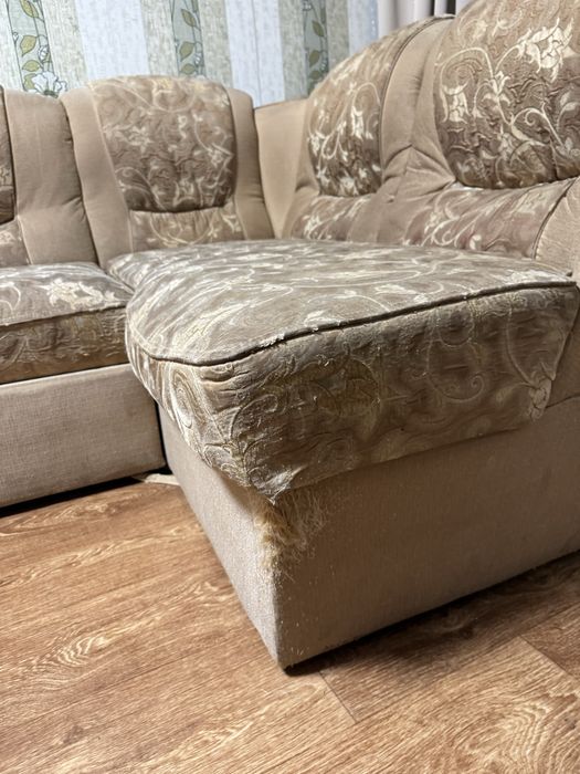 Продам угловой диван, в нормальном состоянии , есть следы эксплатации