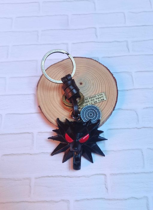 Wiedźmin - medalion, amulet, głowa wilka - czarny brelok, breloczek