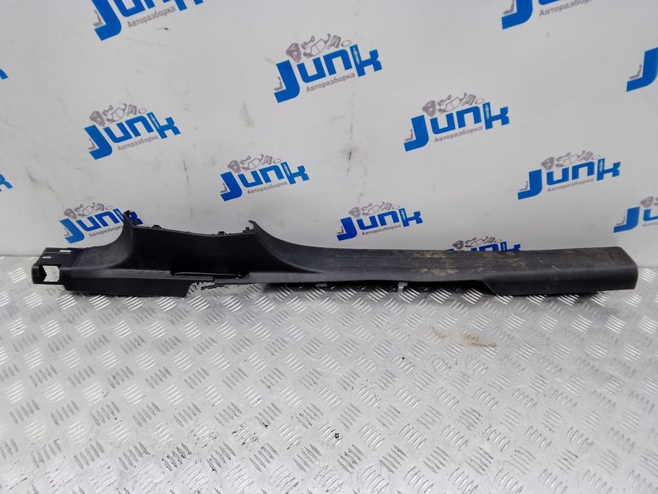 Накладка  порога внутренняя  левая 5NN853371A82V для Volkswagen Tiguan