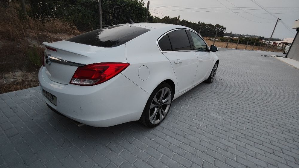 Opel Insignia com inspeção até Outubro de 2026