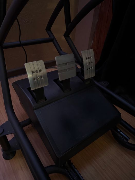 Stanowisko simracing kompletny symulator wyscigowy z telewizorem