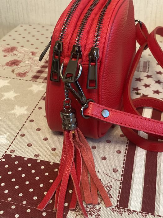 Продам  жіночу червону шкіряну сумку! Преміум якості!