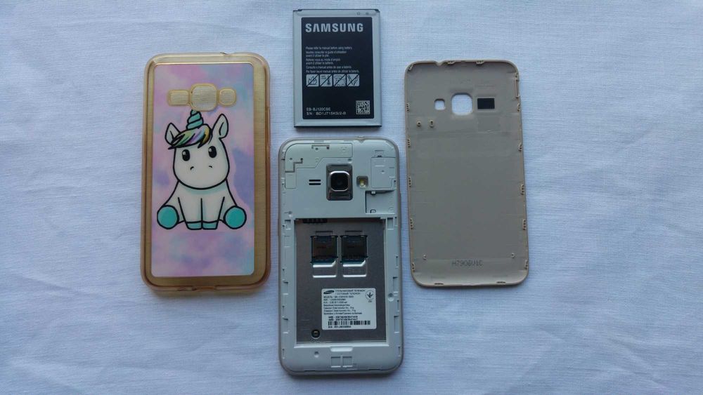Samsung Galaxy J1 (2016) 1/8 На дві SIM + microSDXC Гарний стан.