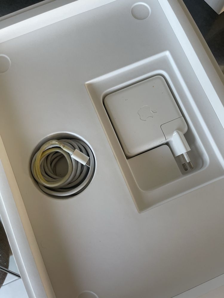 MacBook Pro 13''3 | 2020 | 16GB | 512 GB | Cinzento Sideral