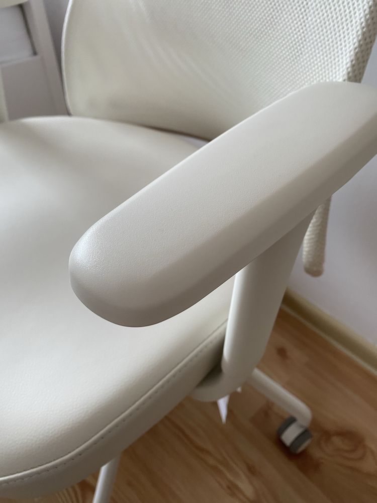 Krzesło biurowe Ikea model JÄRVFJÄLLET Grann biały