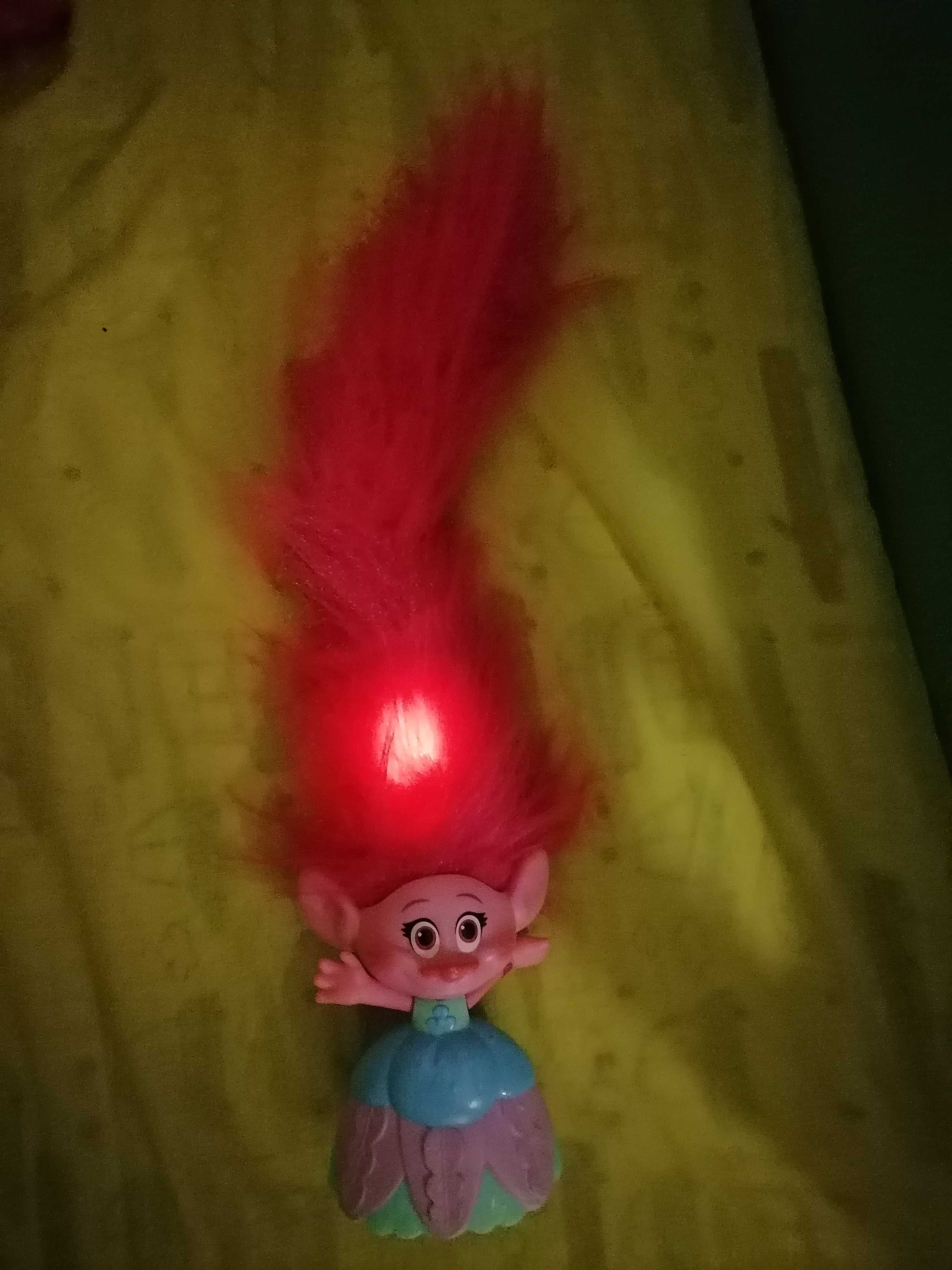Trolle trole Królowa Poppy Popi wyjątkowa fryzura Hasbro