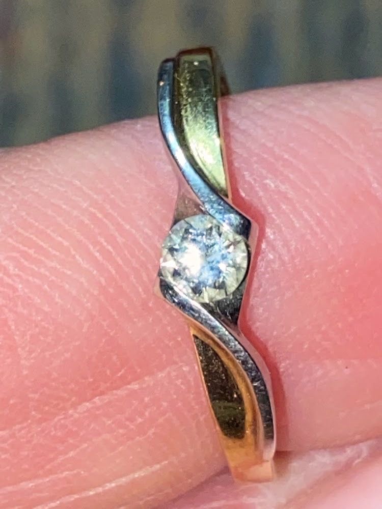 Piękny pierścionek zaręczynowy rozmiar 15