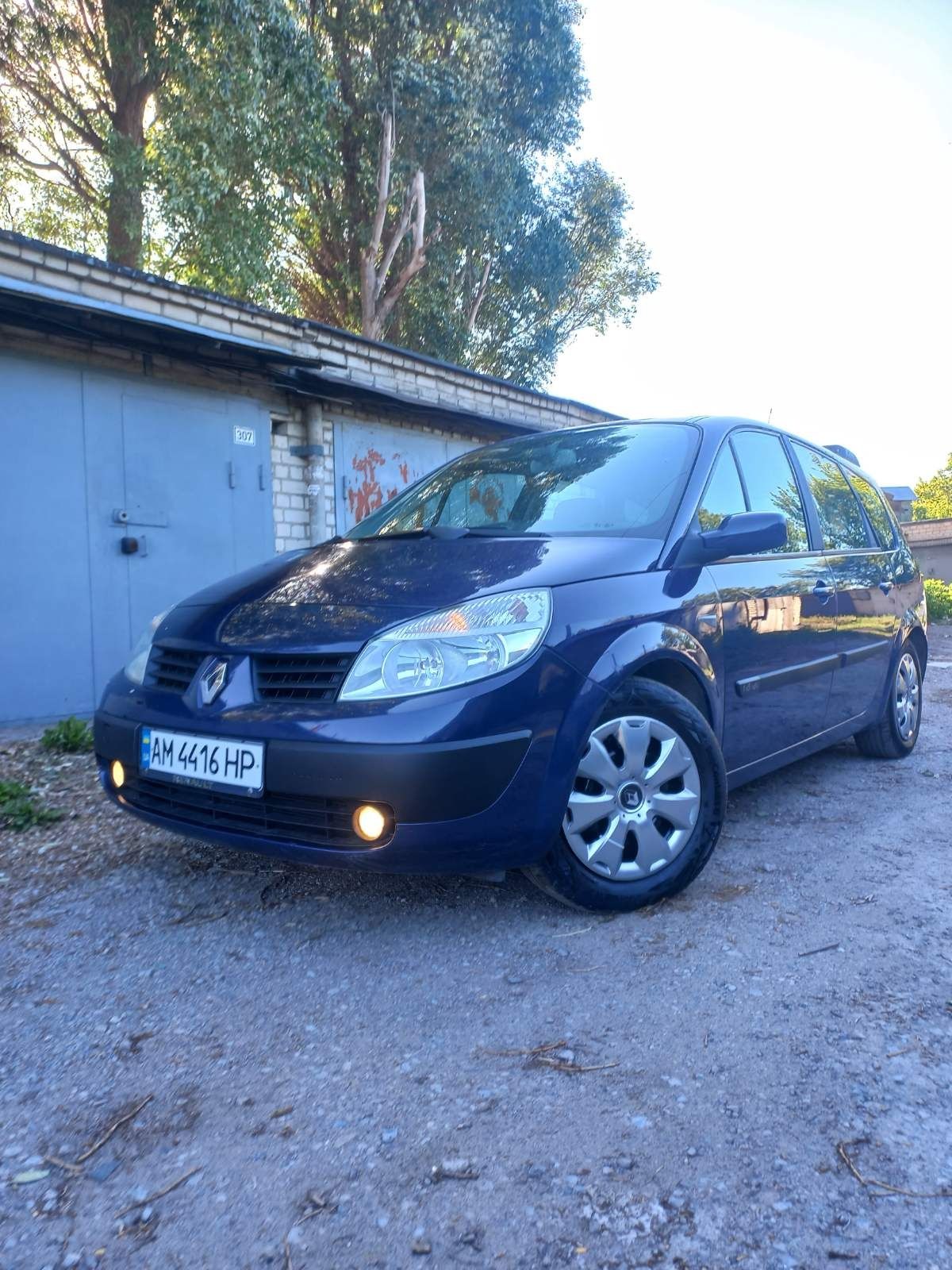 Renault GRAND SCENIC 7 мест 1.6 бензин