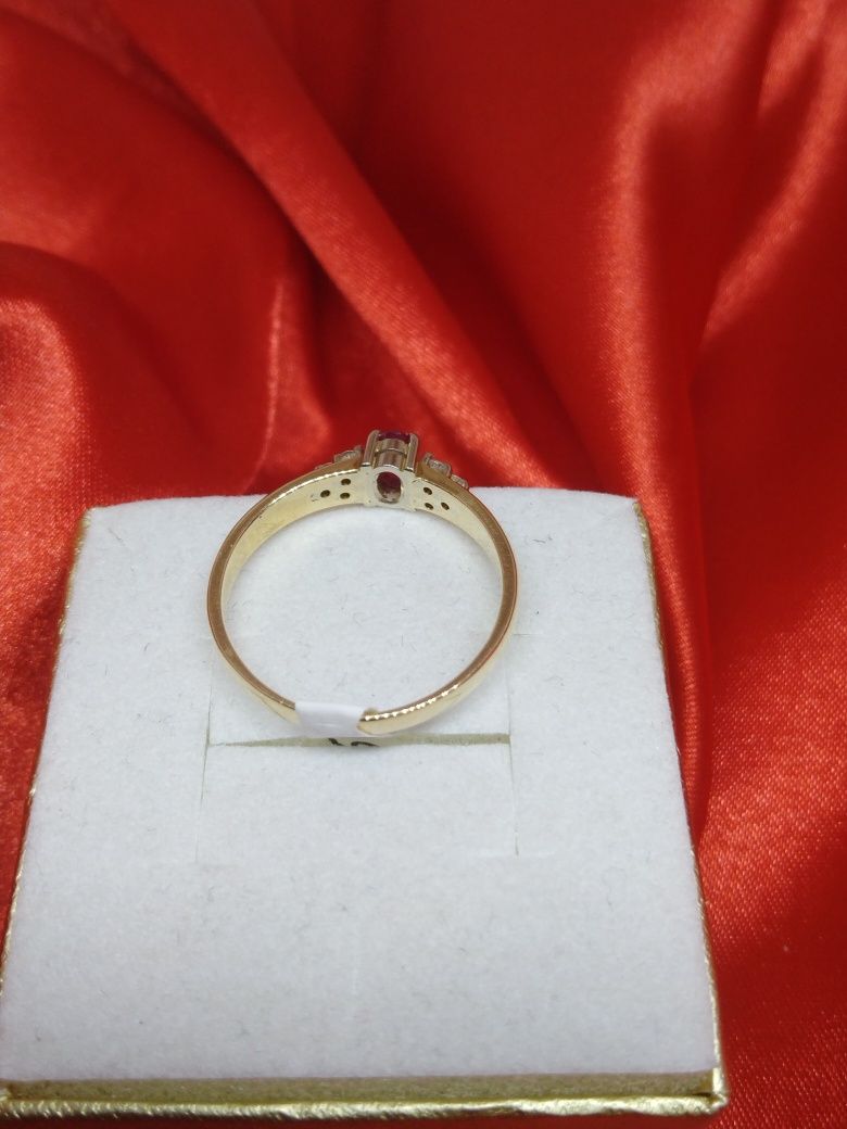 Złoty pierścionek z brylantami i rubinem, złoto 585, R 17