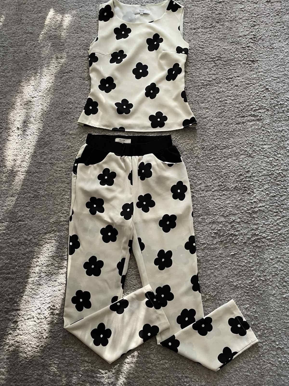 Жіночий костюм, Prada, S