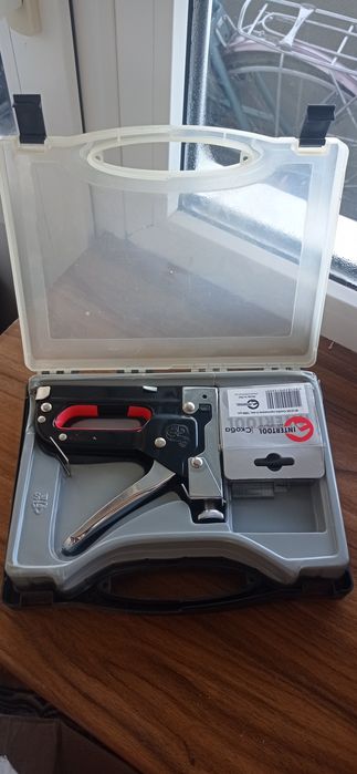 Степлер будівельний