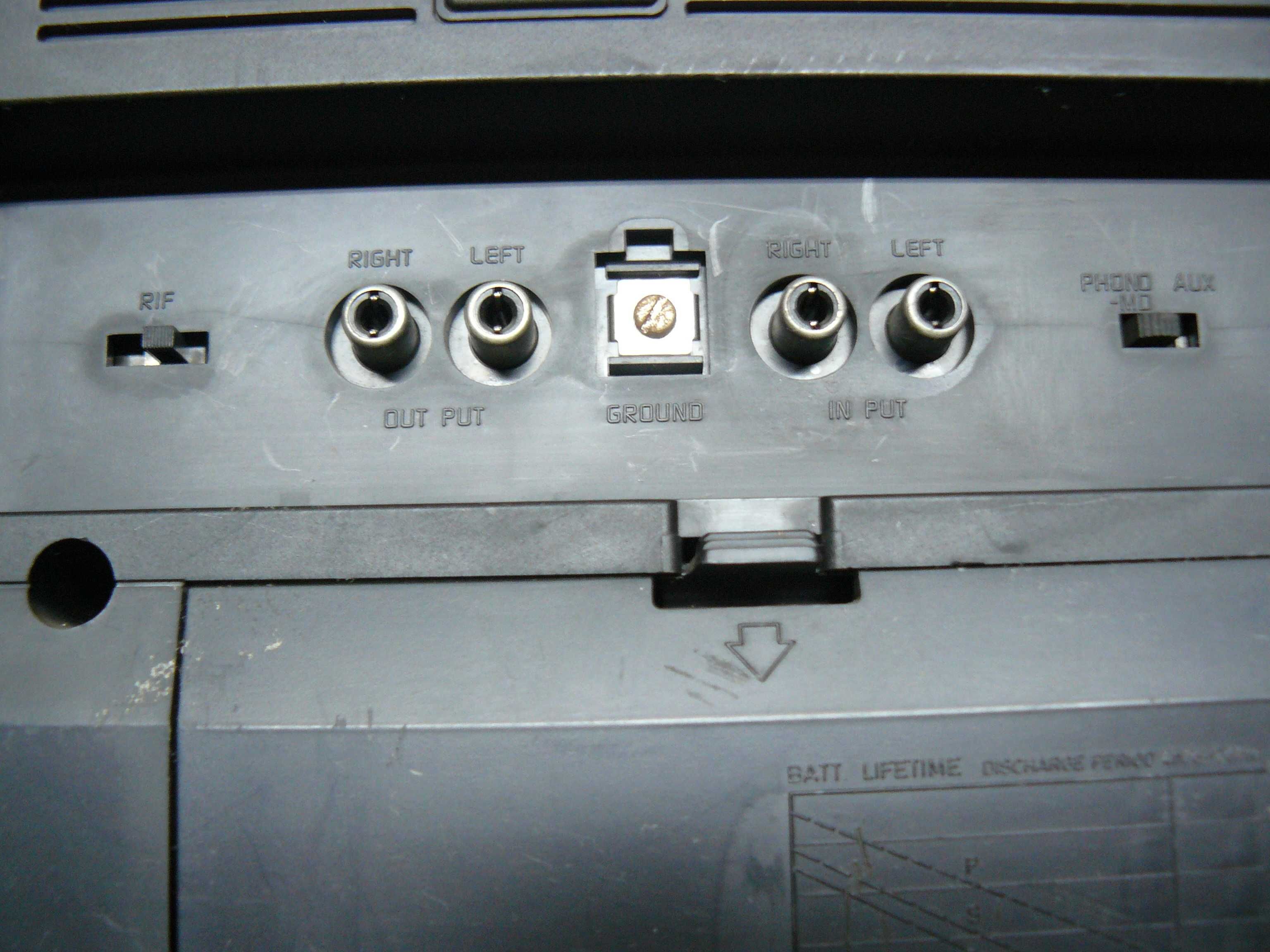 Radiomagnetofon Philips z CD i kolumnami kompletny