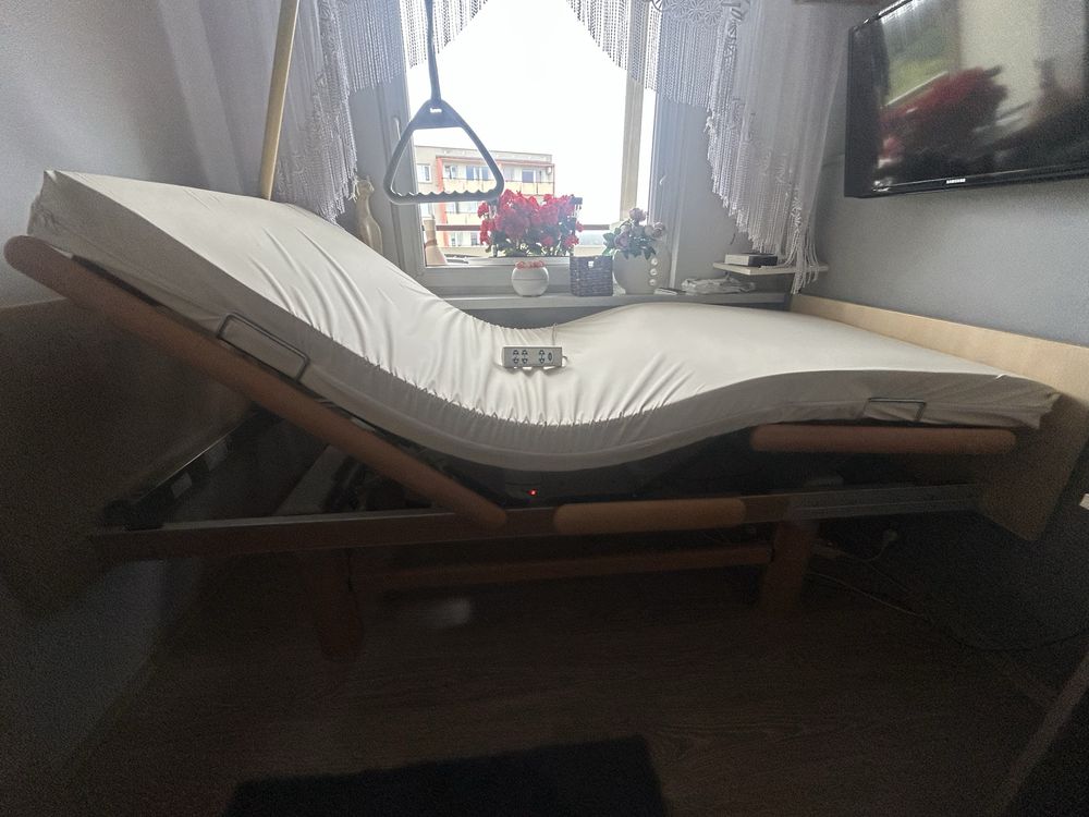 Łóżko rehabilitacyjne z materacem ortopedycznym i odleżynowym