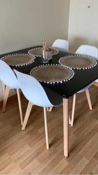 Conjunto de refeição - Mesa e Cadeiras