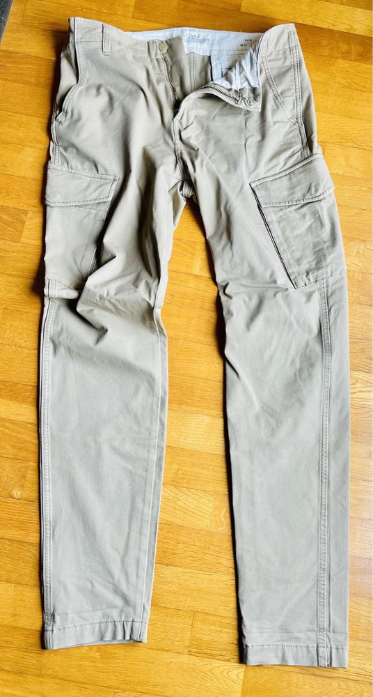 Calças Levis Cargo tamanho 32 USA / 42 EU