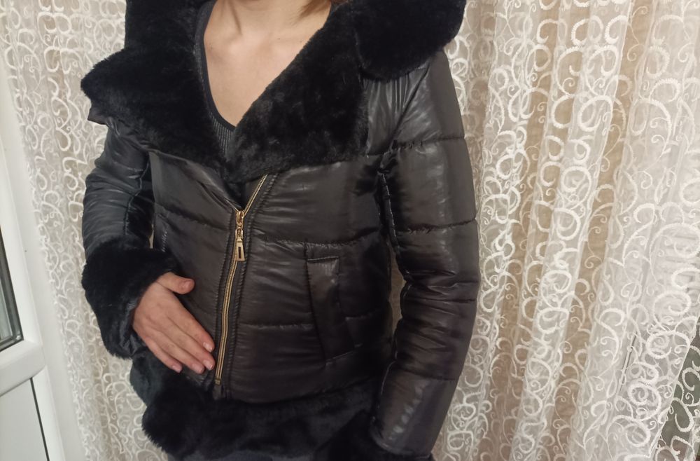 Куртка жіноча розмір М