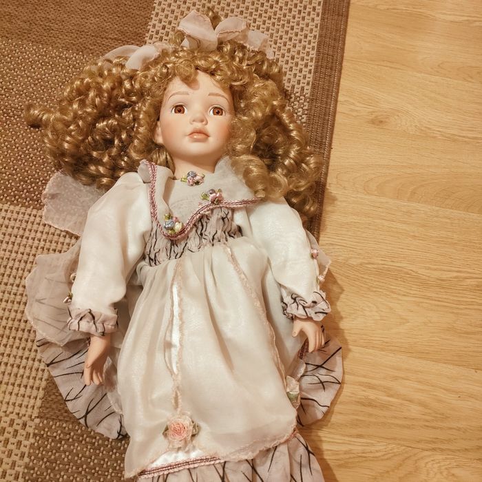 Lalka porcelanowa,  duża 57cm