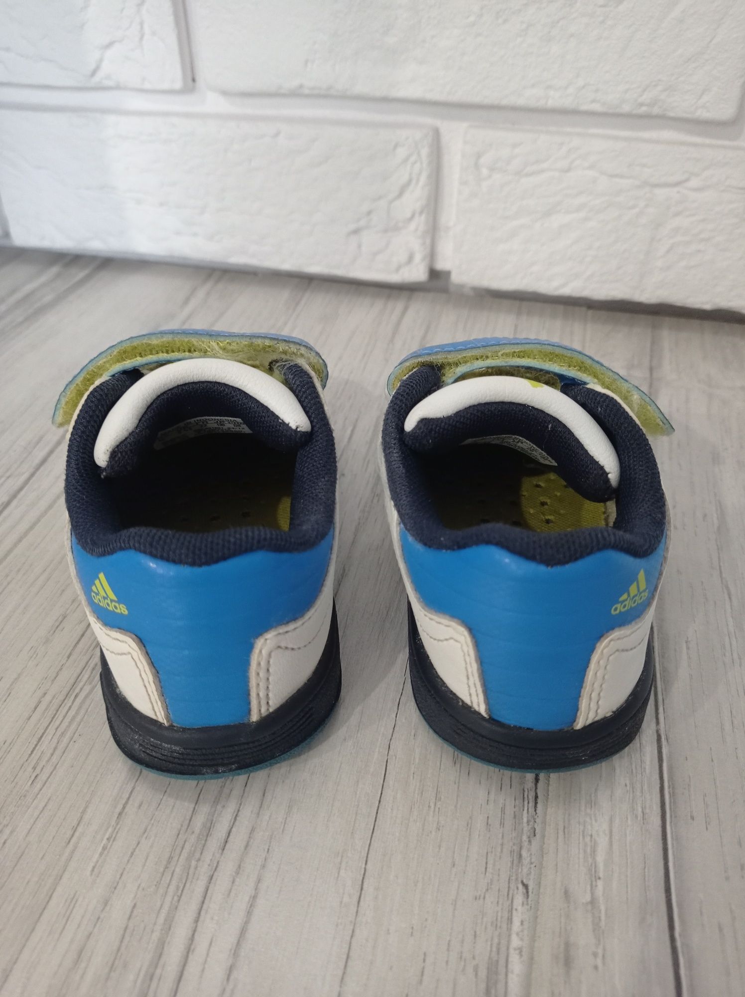 Skórzane buty sportowe Adidas, r. 22