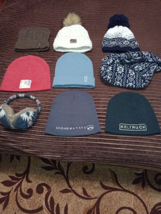 Зимние шапки  б/у, курточки на девочку