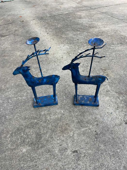 Par de Castiçais Metálicos em Forma de Veado